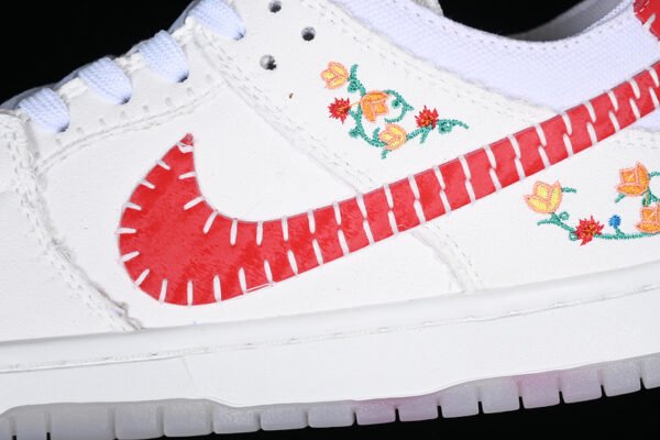 DUNK LOW DECON SB N7 OPTI YELLOW_UNIVERSITY RED_BRIGHT CRIMSON_STADIUM GREEN