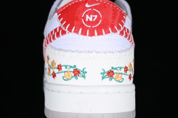DUNK LOW DECON SB N7 OPTI YELLOW_UNIVERSITY RED_BRIGHT CRIMSON_STADIUM GREEN