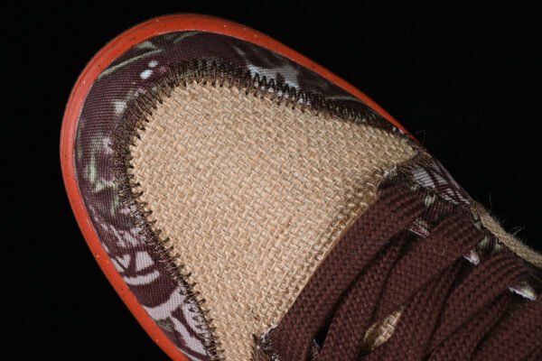 DUNK LOW PRO SB HUNTER REESE FORBES NATURAL BURLAP_ORANGE BLAZE