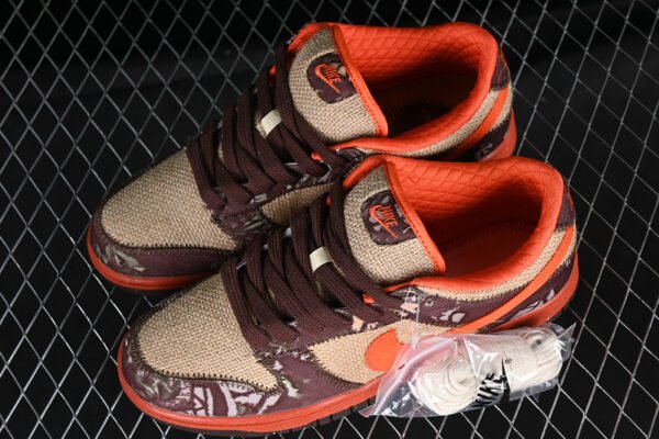 DUNK LOW PRO SB HUNTER REESE FORBES NATURAL BURLAP_ORANGE BLAZE