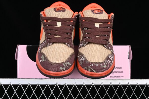 DUNK LOW PRO SB HUNTER REESE FORBES NATURAL BURLAP_ORANGE BLAZE