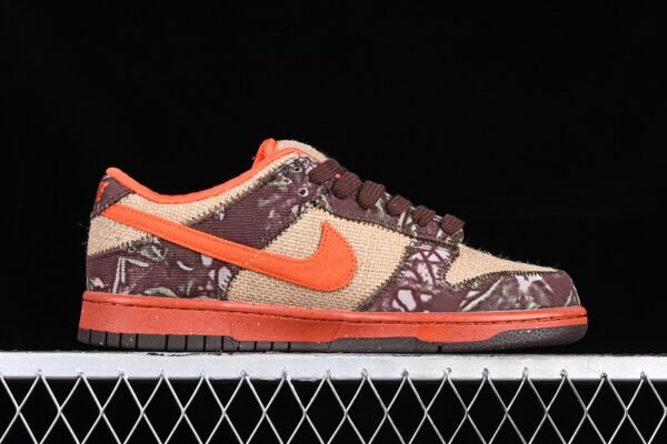 DUNK LOW PRO SB HUNTER REESE FORBES NATURAL BURLAP_ORANGE BLAZE