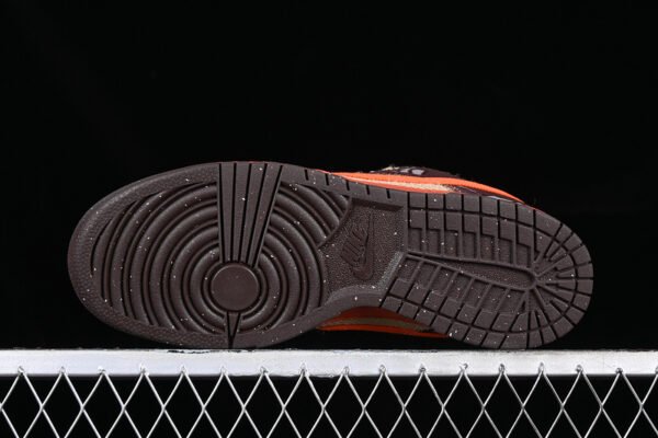 DUNK LOW PRO SB HUNTER REESE FORBES NATURAL BURLAP_ORANGE BLAZE