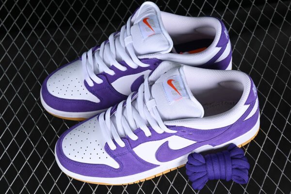 DUNK LOW SB COURT PURPLE_COURT PURPLE_WHITE_GUM LIGHT BROWN