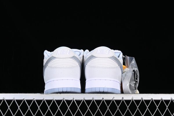 CONCEPTS X DUNK LOW OG SB QS WHITE LOBSTER FRIENDS FAMILY WHITE_PHOTON DUST_PURE