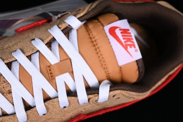 CLOT X DUNK LOW SP CORK NATURAL_FLAX_COCONUT MILK_BAROQUE BROWN