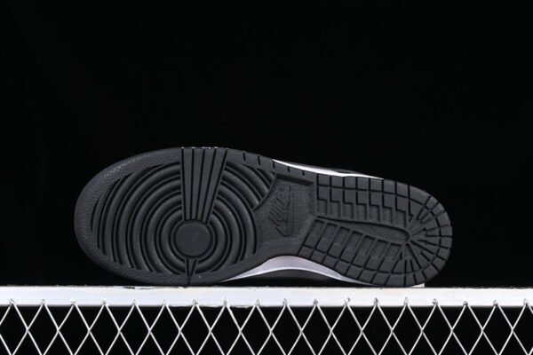 DUNK LOW BLACK_GREY_GREEN STRIKE