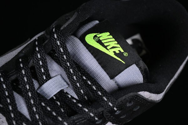 DUNK LOW BLACK_GREY_GREEN STRIKE