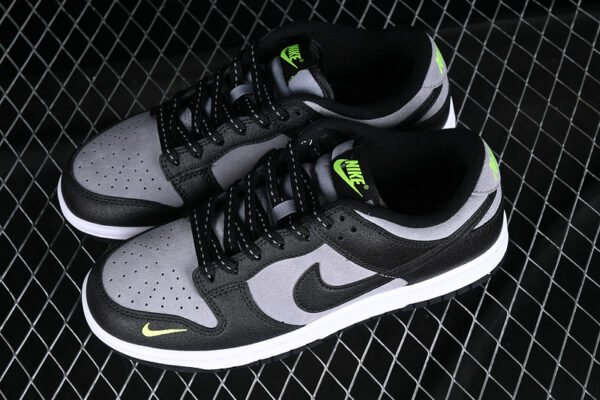 DUNK LOW BLACK_GREY_GREEN STRIKE