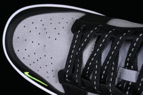 DUNK LOW BLACK_GREY_GREEN STRIKE