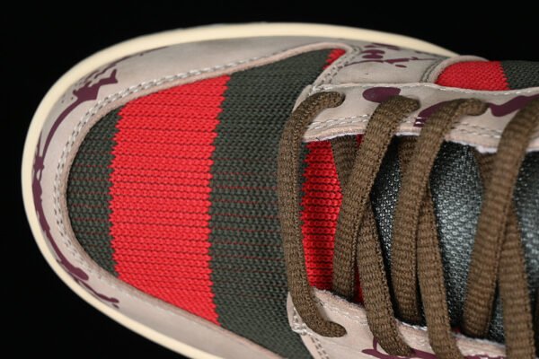 DUNK LOW PRO SB FREDDY KRUEGER TAUPE_CHROME