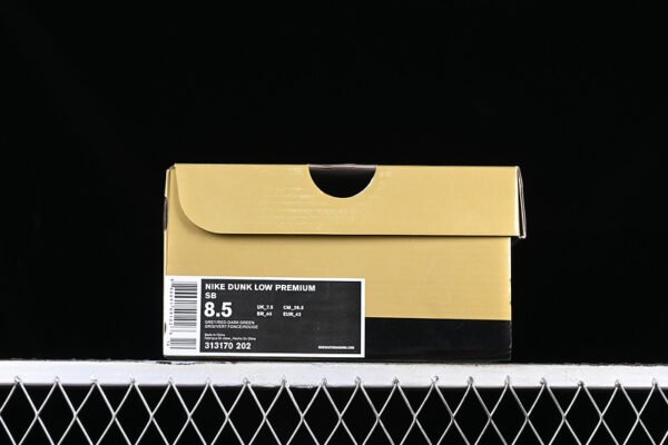 DUNK LOW PRO SB FREDDY KRUEGER TAUPE_CHROME
