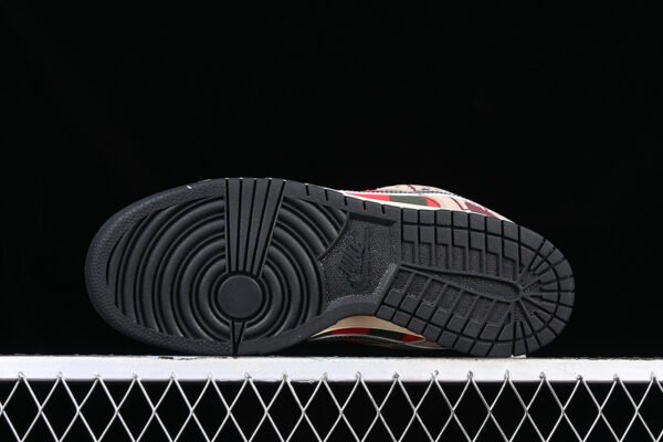 DUNK LOW PRO SB FREDDY KRUEGER TAUPE_CHROME