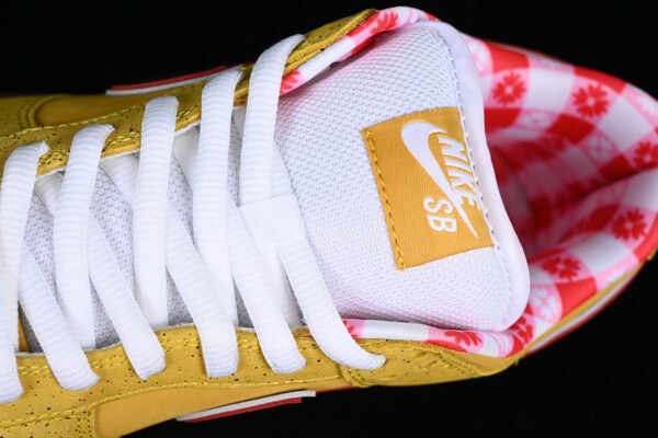 DUNK LOW PREMIUM SB YLLW OCHRE_TERRA BROWN
