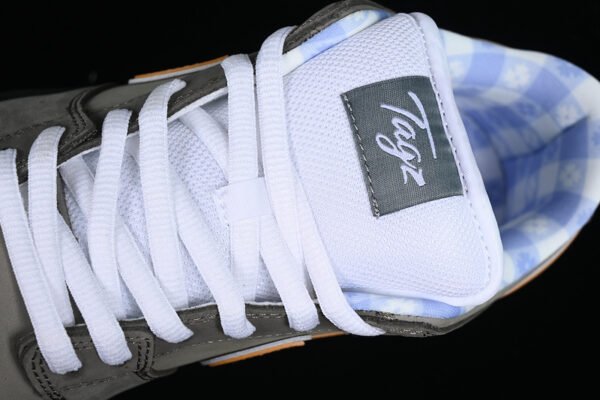 CONCEPTS X SB DUNK LOW GRAY LOBSTER GREY_BROWN