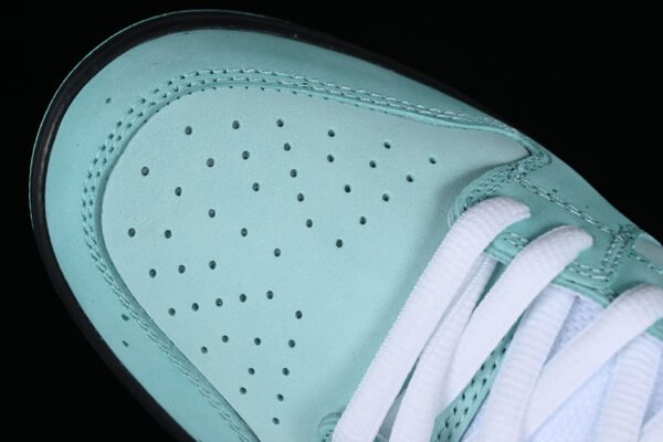 CONCEPTS X SB DUNK LOW BLUE_SLIVER