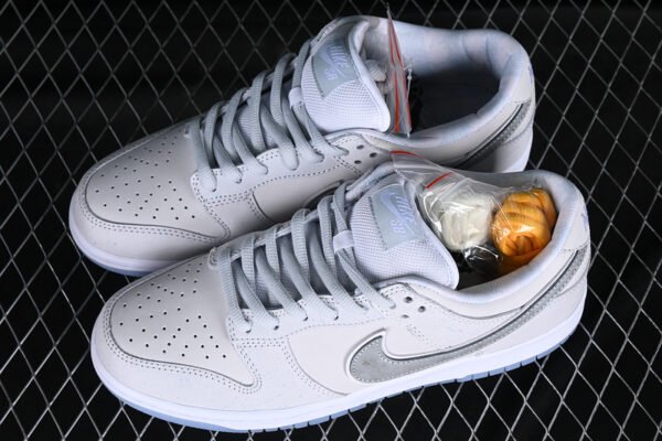 CONCEPTS X DUNK LOW OG SB QS WHITE LOBSTER FRIENDS FAMILY WHITE_PHOTON DUST_PURE