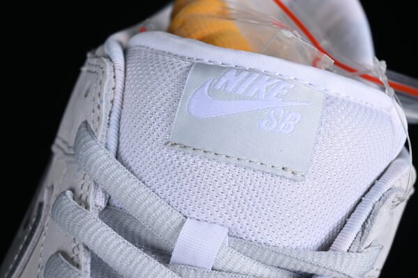 CONCEPTS X DUNK LOW OG SB QS WHITE LOBSTER FRIENDS FAMILY WHITE_PHOTON DUST_PURE