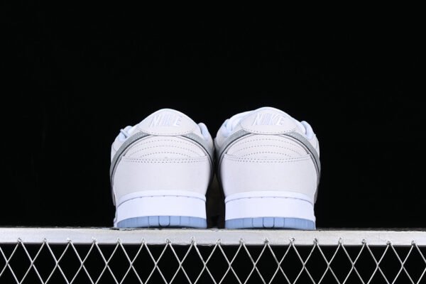 CONCEPTS X DUNK LOW OG SB QS WHITE LOBSTER FRIENDS FAMILY WHITE_PHOTON DUST_PURE