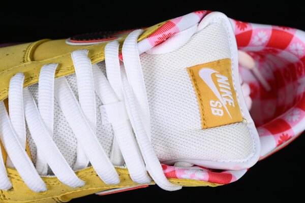 DUNK LOW PREMIUM SB YLLW OCHRE_TERRA BROWN